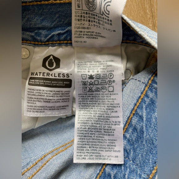 Levi’s 501 25x28 Slim Taper Light Wash Distressed Cut Off Button Fly Crop - Picture 13 of 14